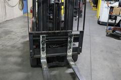 Linde E16-02 48V Electric Forklift 2675 lb Capacity