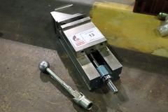 Kurt II PT400 4" Machine Vise, Steel Jaws, Handle, Horizontal/Vertical Mount