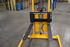 Uline H-5439 Electric Straddle Stacker Lift, 2,200# Cap, 63" Max Height, 50" Between Outriggers, 12 Volt Battery with Charger, 42" Forks