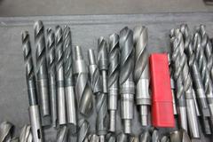 High Speed Cutting Tools: Drills, End Mills, Corner Radius Cutters