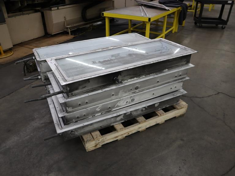 Explosion Proof Led Lights, Single Phase (8pcs) on Pallet. 48" x 16"