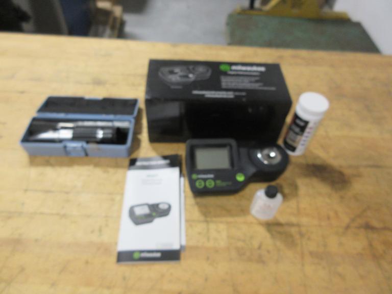 Milwaukee Digital Refractometer & Standard Visual Refractometer 