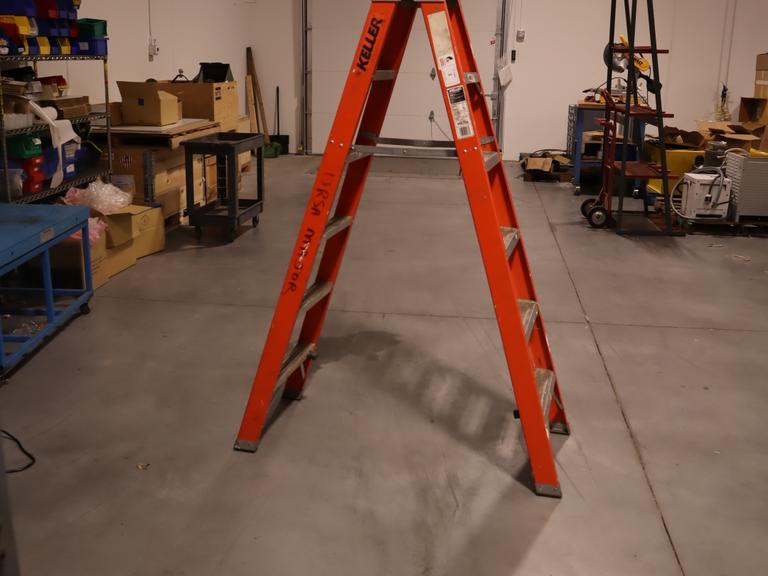 Keller - Extra Heavy Duty 6' Fiberglass Ladder M8706