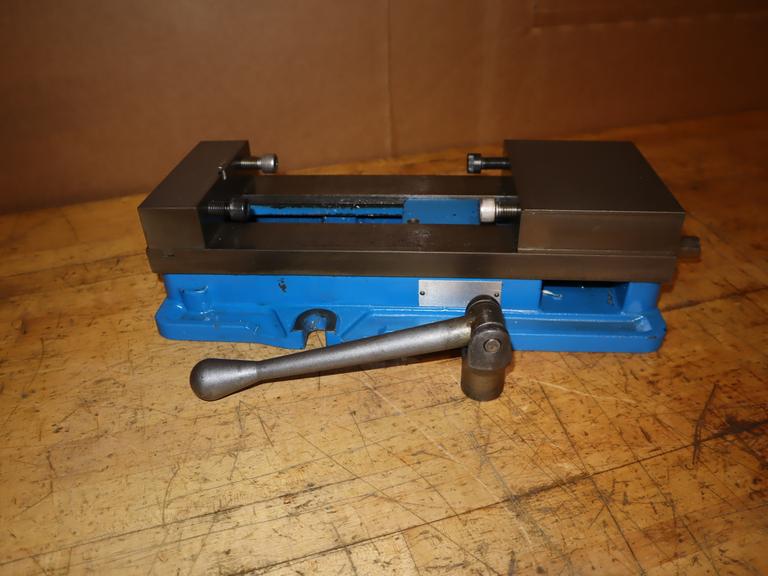 Kurt D688 6" Machine Vise with Handle
