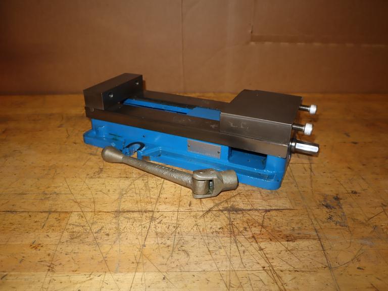 Kurt D688 6" Machine Vise W/ Handle 