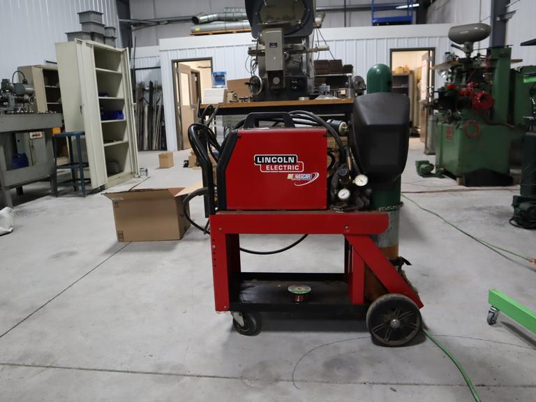 Lincoln Electric SP-175 Plus MIG Welder, Cables,  Magnum Torch, Cart, Built In Wire Feed, Helmet
