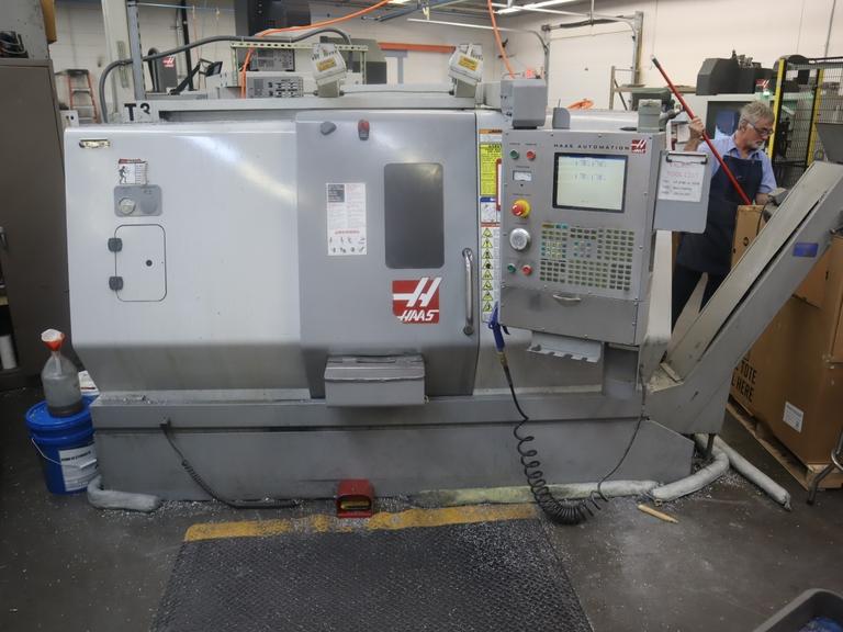 Haas SL-20 CNC Turning Center, 8" Chuck, 10 Station Turret, Tool Presetter, Chip Conveyor, Parts Catcher 