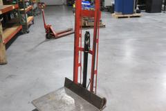 Global Die Cart 30" x 22" Platform 48" Lift Height, Foot Lever Operated 