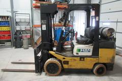 TCM FCG30T7T Forklift – 5,200 lb Capacity, Triple Mast,  Side-Shift, Cushion-Tire, LPG