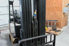 TCM FCG30T7T Forklift – 5,200 lb Capacity, Triple Mast,  Side-Shift, Cushion-Tire, LPG