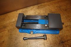 Kurt D688 6" Machine Vise with Handle