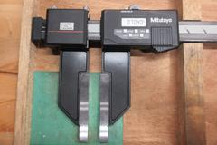 Mitutoyo Electronic Caliper: 1500.00 mm, 60", 0.01 mm, 0.0005" Resolution, Calibrated, Data Output, Carbon Fiber Reinforced Plastic, Model CFC-P60" 552-315, In Wood Case