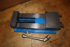 Kurt D688 6" Machine Vise W/ Handle 