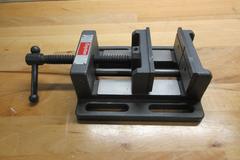 Dayton 4" Drill Vise
