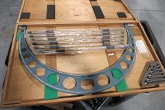 Mitutoyo 104-203 24"-30" Outside Micrometer with Case