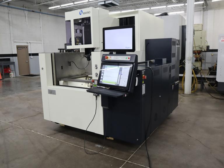 Makino U6 B CNC Wire EDM Electrical Discharge Machine, Hyper i Control, Programmable MMK Rotary Table, Auto Thread, Dielectric System - Only 712 Machining Hours!