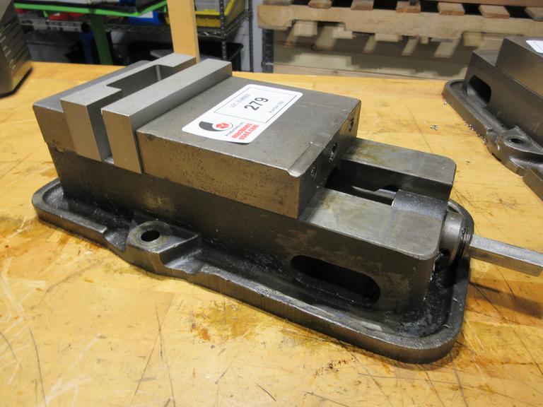 Kurt A50 5" Machine Vise w/ Hardjaws
