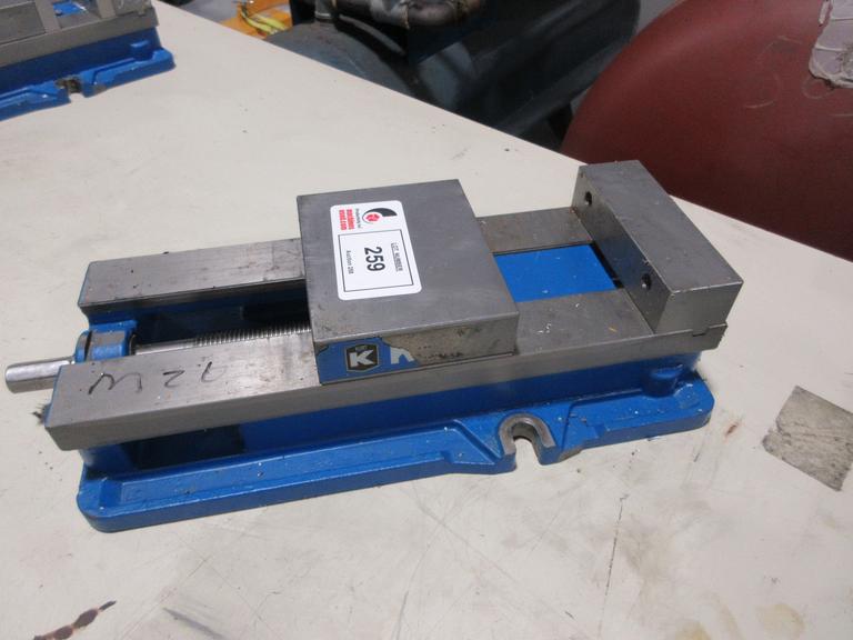 Kurt Model D-688 6" Machine Vise