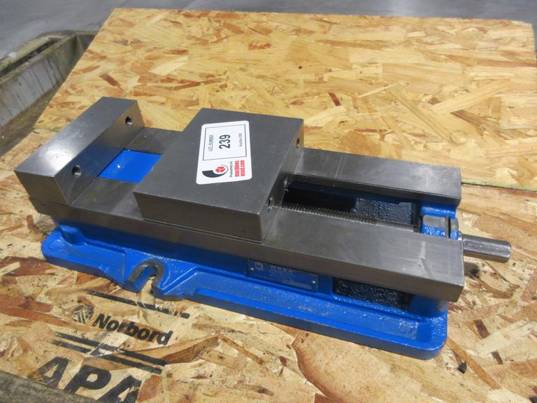 Kurt Model D-688 6" Machine Vise