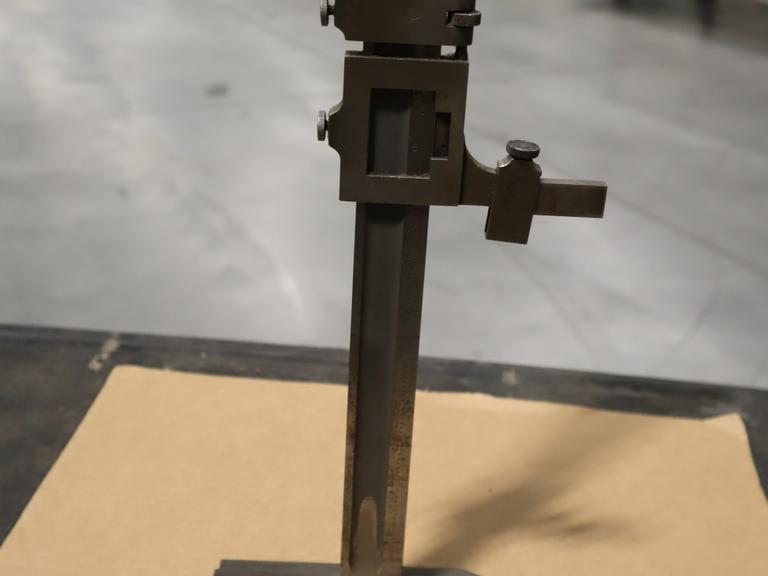 Brown & Sharpe Model 585 24" Height Gage