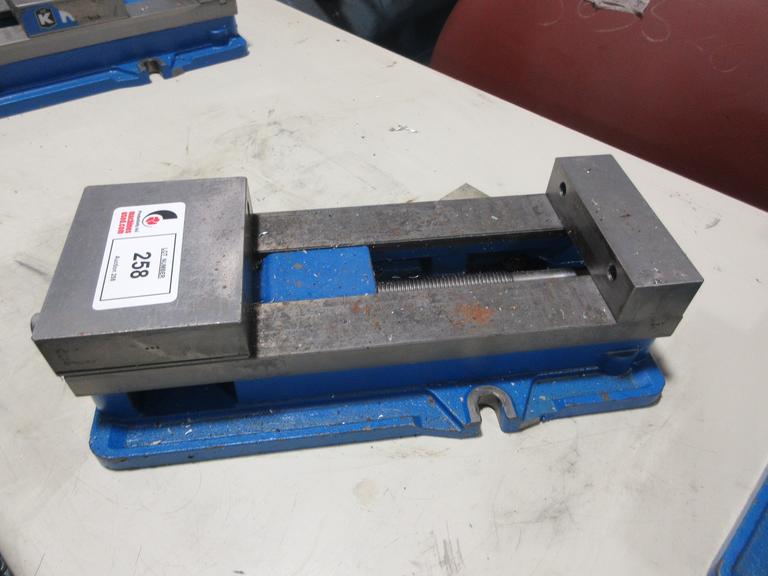 Kurt Model D-688 6" Machine Vise 