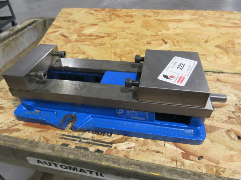 Kurt Model D-688 6" Machine Vise