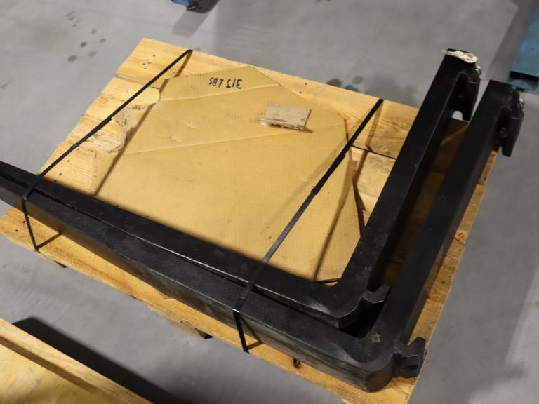 Steel Forklift Forks 5" x 42" x 20" Mast