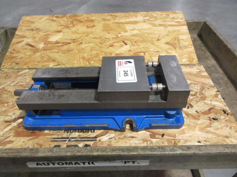 Kurt Model D-688 6" Machine Vise 