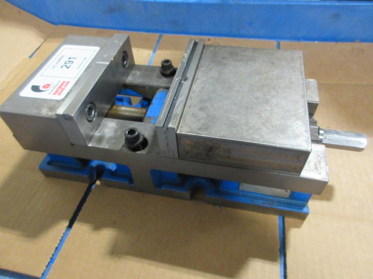 Kurt 3600v 6" Machine Vise W/ Hardjaws