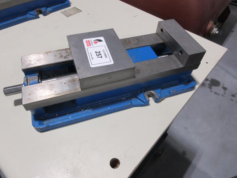 Kurt Model D-688 6" Machine Vise