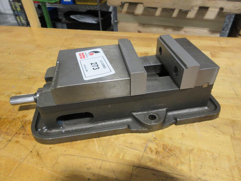 Kurt A50 5" Machine Vise w/ Hardjaws