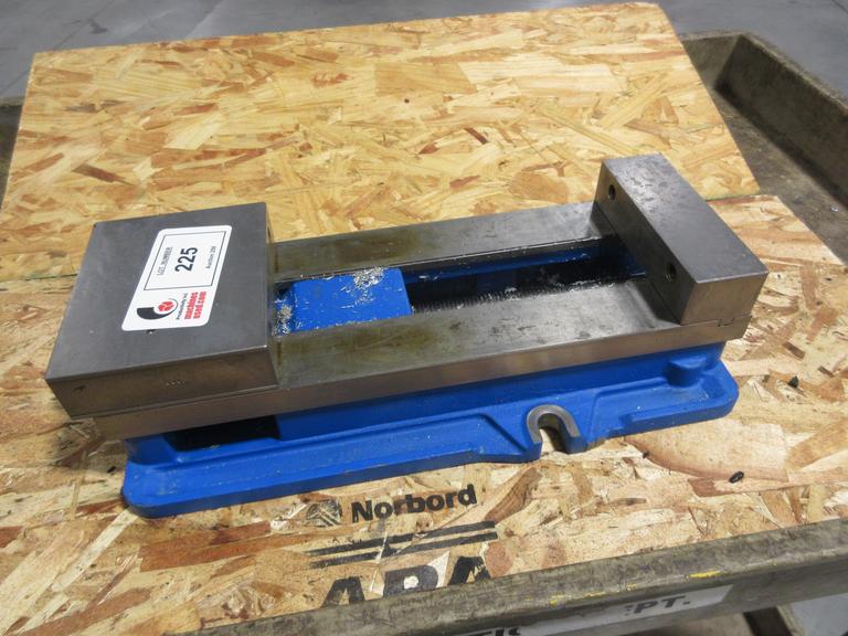 Kurt Model D-688 6" Machine Vise 