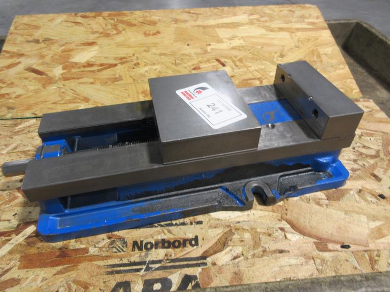 Kurt Model D-688 6" Machine Vise