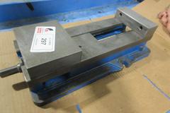 Kurt D688 6" Machine Vise