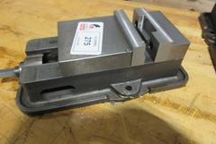Kurt A50 5" Machine Vise w/ Hardjaws