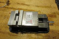 Kurt A50 5" Machine Vise w/ Hardjaws