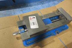 Kurt D688 6" Machine Vise