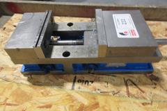 Kurt Model D-688 6" Machine Vise
