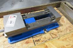 Kurt Model D-688 6" Machine Vise