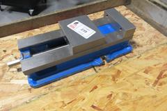Kurt Model D-688 6" Machine Vise
