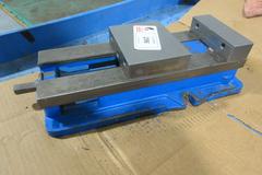 Kurt D688 6" Machine Vise