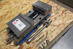 Kurt Model D-688 6" Machine Vise