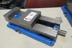 Kurt Model D-688 6" Machine Vise