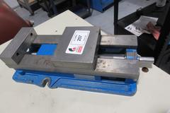Kurt Model D-688 6" Machine Vise