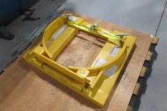 U-Line H-1843 Single Steel 55 Gal Drum Grabber; Forklift Attachment