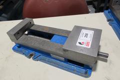 Kurt Model D-688 6" Machine Vise 