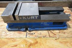 Kurt Model D-688 6" Machine Vise w Hardjaws