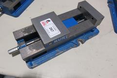 Kurt Model D-688 6" Machine Vise