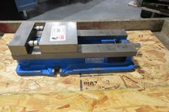 Kurt Model D-688 6" Machine Vise 