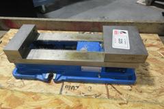Kurt Model D-688 6" Machine Vise 